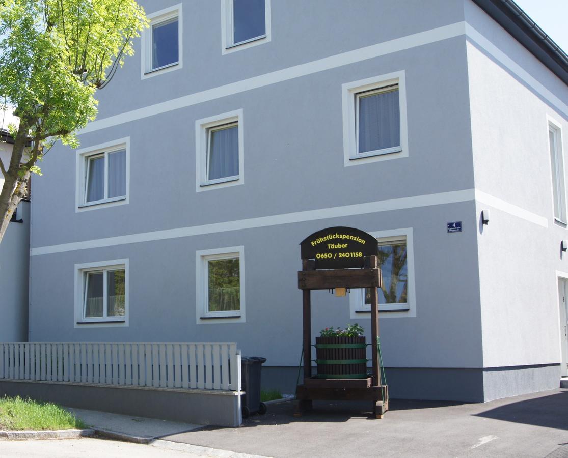 Fruehstueckspension Taeuber Krems an der Donau Bagian luar foto